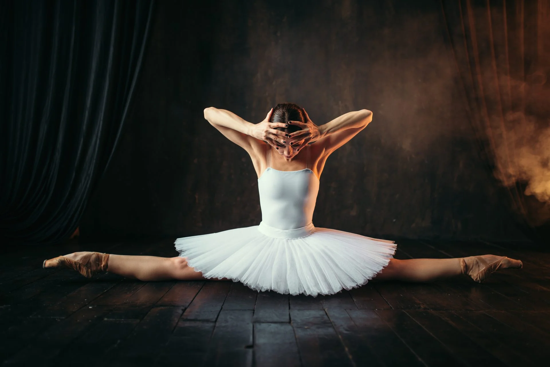 Body flexibility of ballet performer, stretching