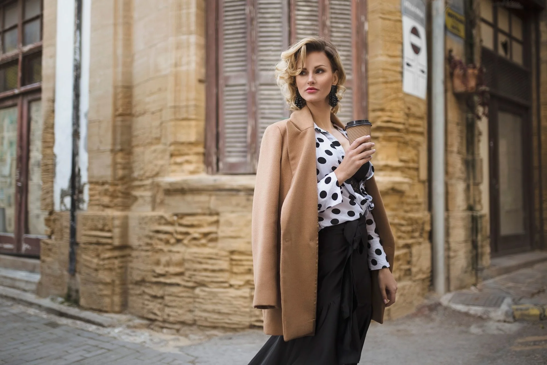 fashion-pretty-woman-with-coffee-at-the-old-street-2021-09-04-12-34-13-utc